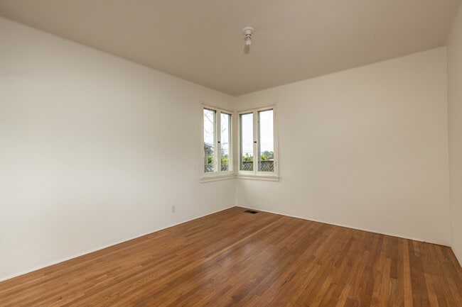 Building Photo - 1090 Devonshire Dr