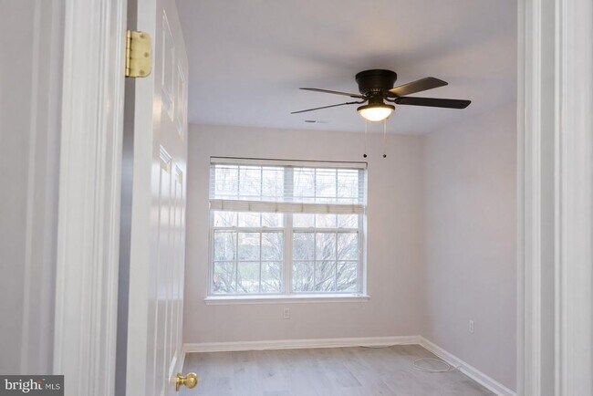 Building Photo - 9228 Blue Grass Rd