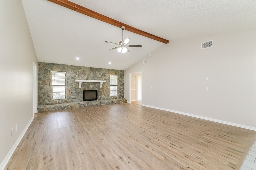 Building Photo - 206 College Grove Cir NE