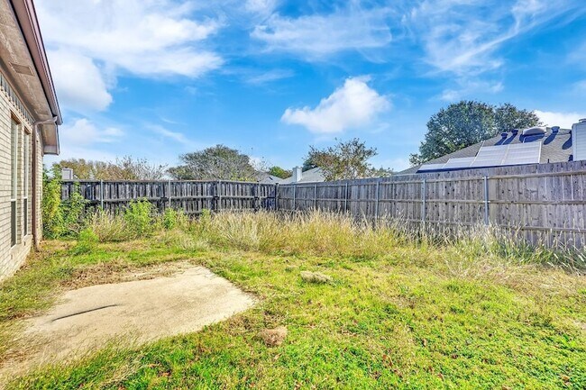 Building Photo - 1708 Windcastle Dr