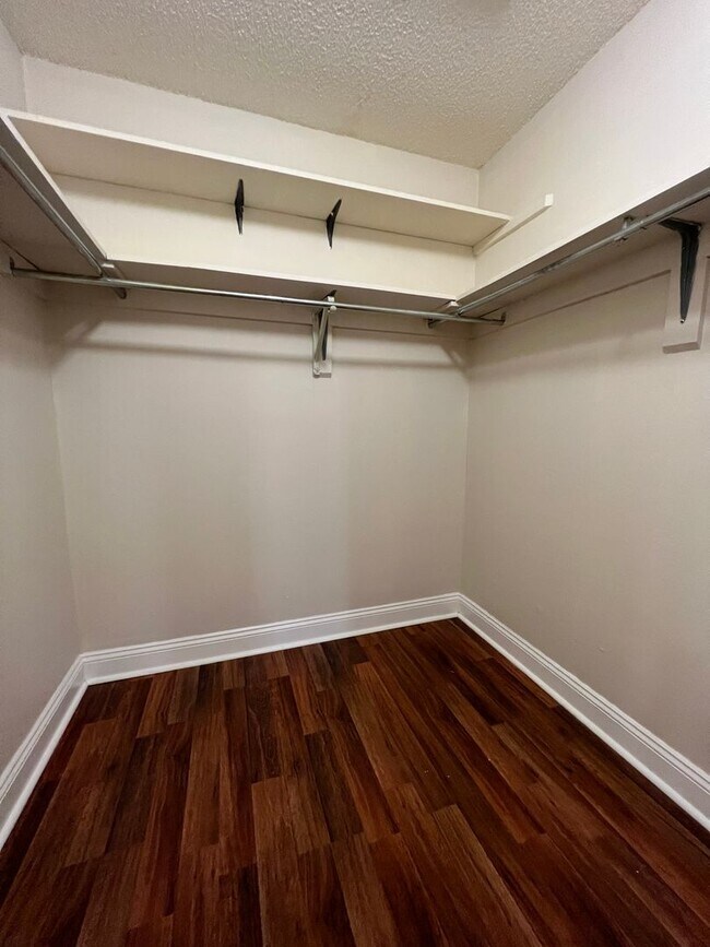 Building Photo - 2 Bedrooms w/ Scenic View