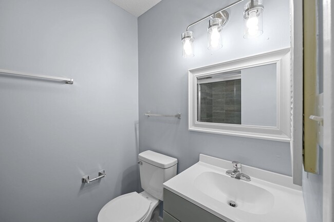 Building Photo - Water View Gem 2x2 Spacious Condo Fairfiel...