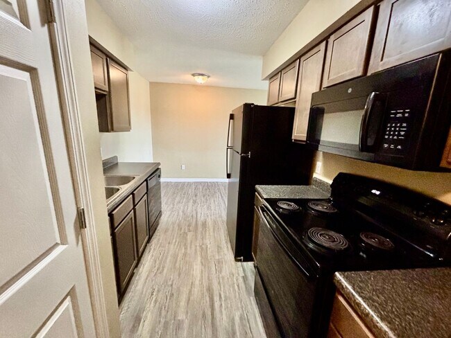 Building Photo - Danville 2 Bedroom Rental – Simple, Spacio...