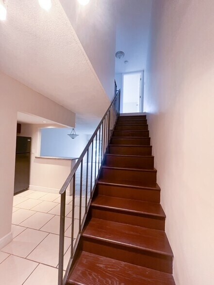 Building Photo - 9351 Fontainebleau Blvd