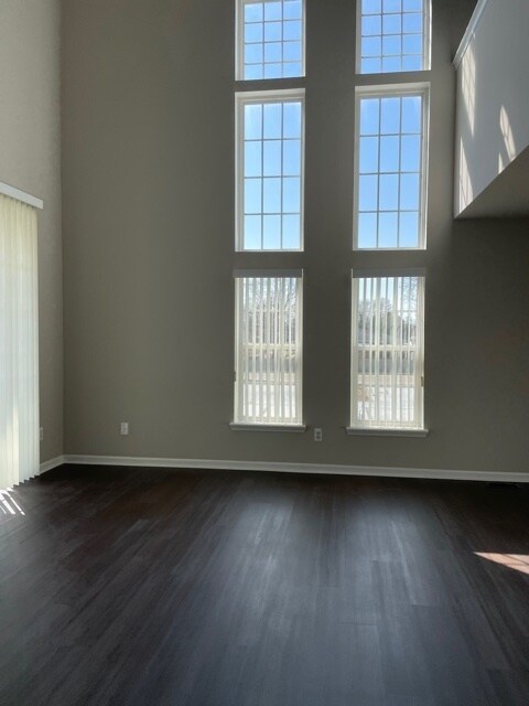 Building Photo - 8459 Towne Center Cir