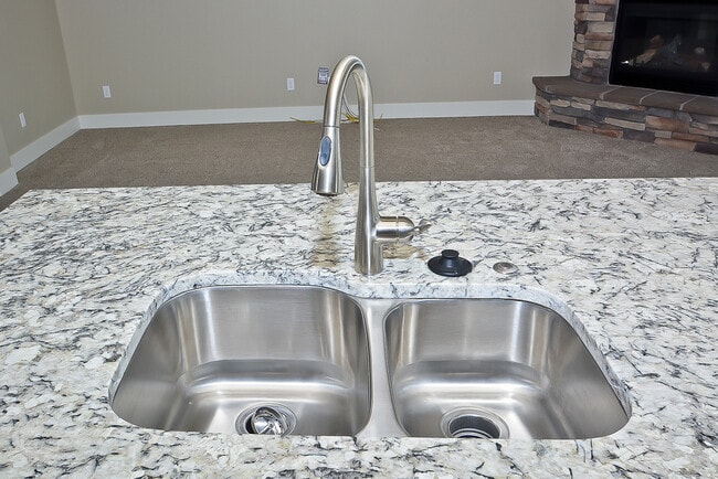 Building Photo - 4 Bedrooms 2.5 Bathrooms in Meridian