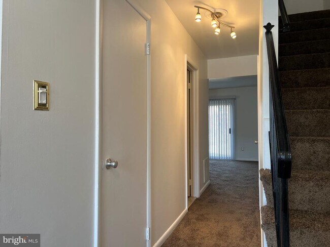 Building Photo - 8613 Seasons Way