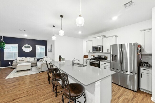 Building Photo - 3/BR 2/BA Home with Modern Touches and Cozy Outdoor Living!