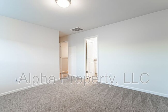 Building Photo - 17 Apricot Ln