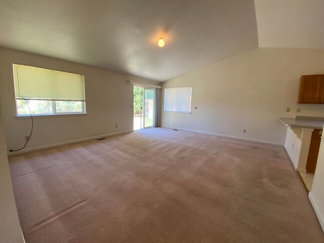 Building Photo - 1001 Sunburst Dr