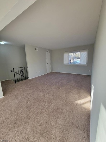 Building Photo - 15 Broad St