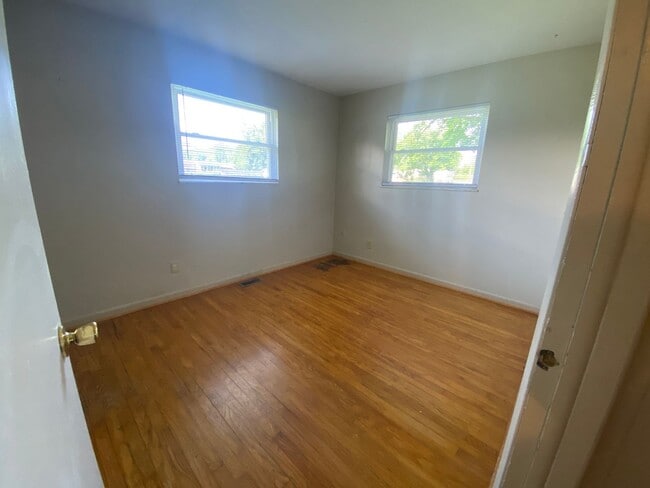 Building Photo - 3 Bedroom, 2 Bathroom Home on Bloomington's Westside