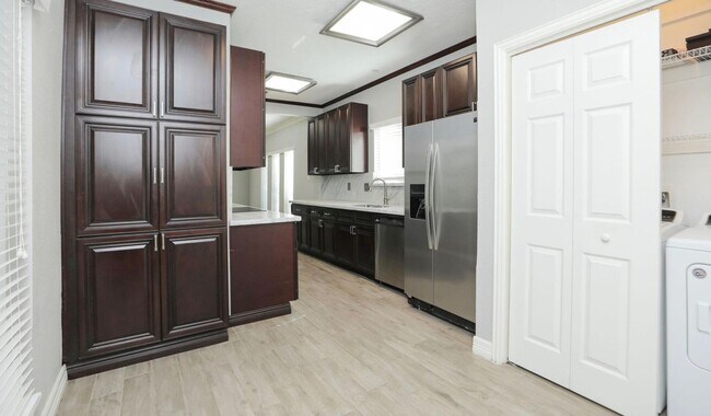 Building Photo - For Lease | 2 Bed, 2 Bath | 1,630 Sq Ft | ...