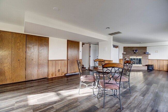 Building Photo - 3 Bedroom 2.5 bathroom spacious home with views of marina and downtown Oak Harbor