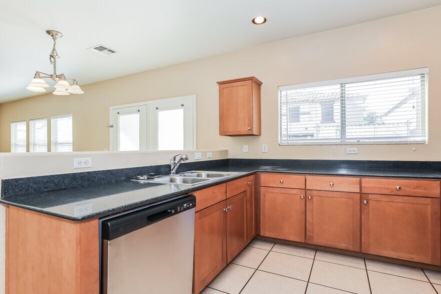 Building Photo - 2714 S Sailors Way