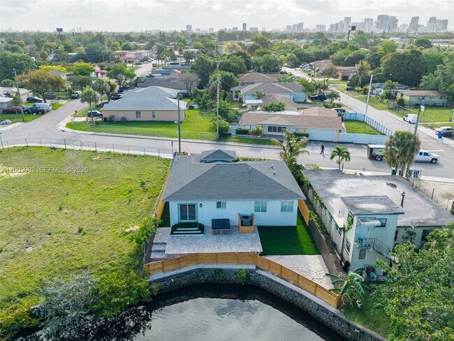 Building Photo - 655 NW 24th Ave