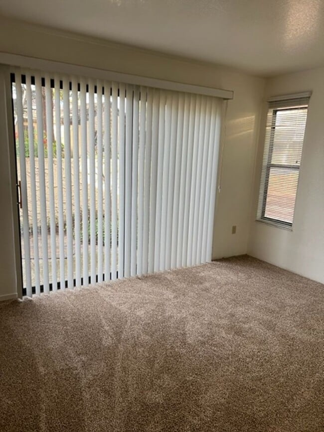 Building Photo - 22 Sierra Lakeside Ln