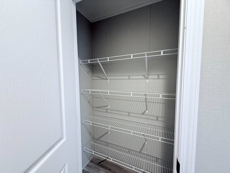 Building Photo - 52962 N Yorktown Ct