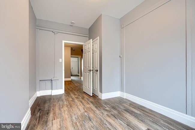 Building Photo - 2533 W Lombard St