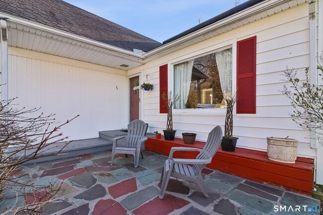 Building Photo - 27 Melrose Ave