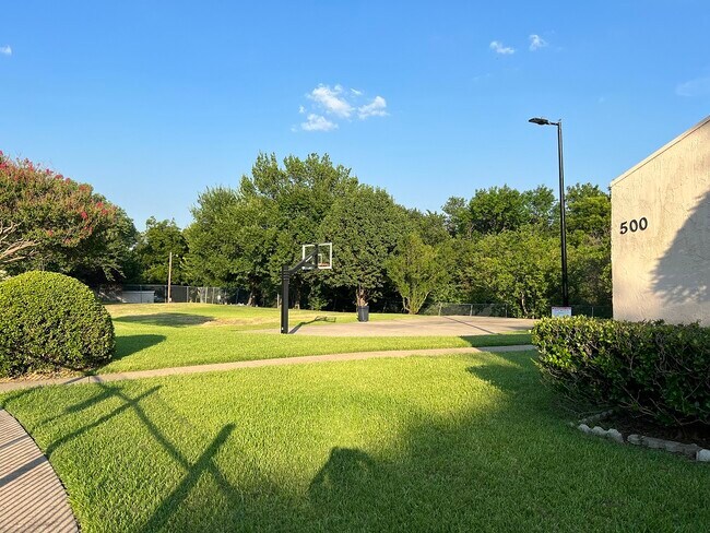Building Photo - 324 Arborview Dr