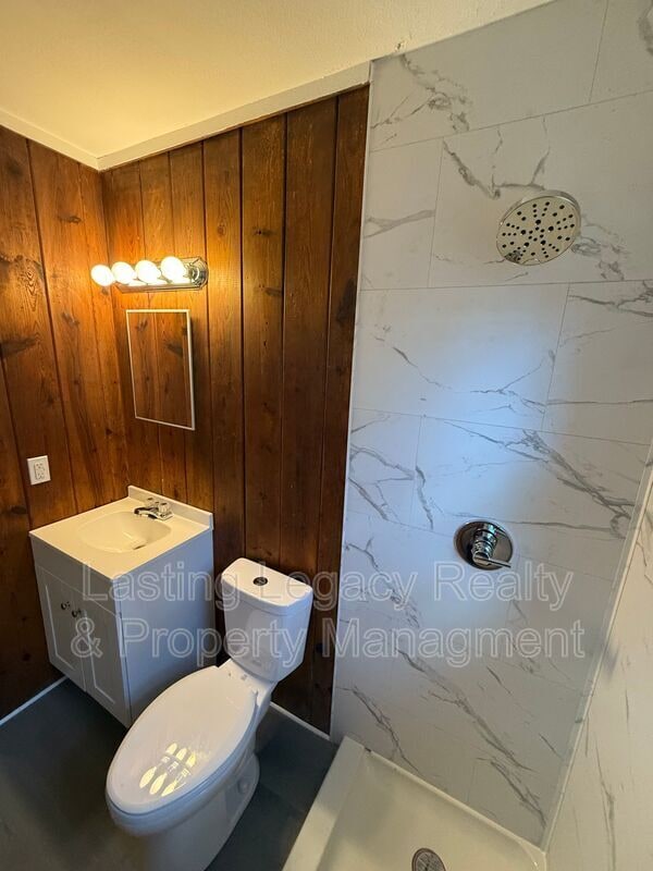 Building Photo - 908 Marsh St