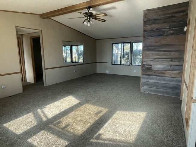 Building Photo - 39141 Reeves Ln
