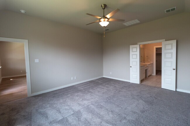 Building Photo - 1140 Enchanted Rock Ln