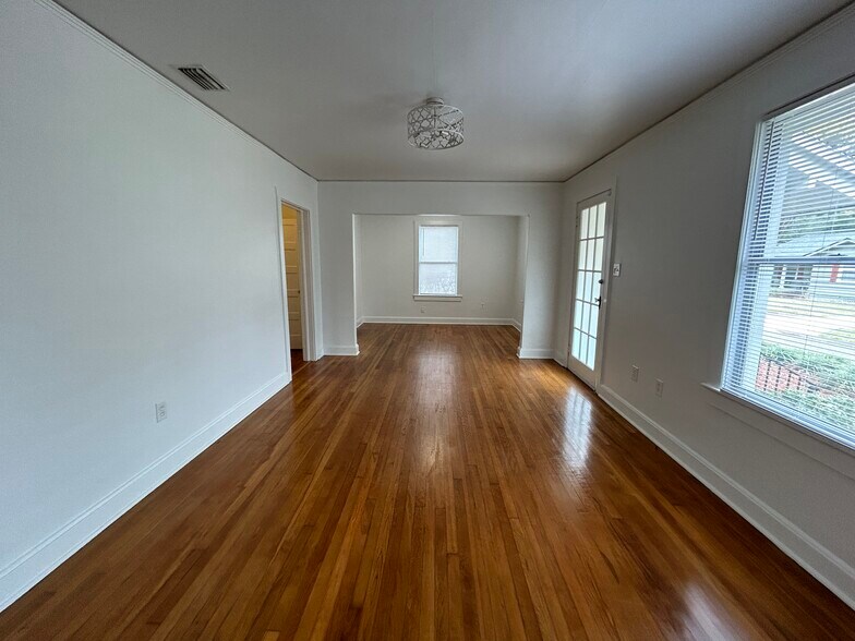 Building Photo - 2114 Arcadia Pl