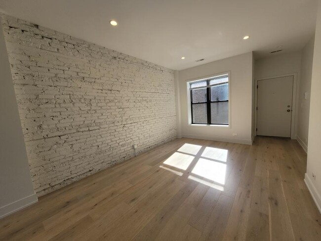 Building Photo - 2 bedroom in Chicago IL 60660