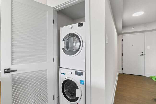 Building Photo - 801 15th St S