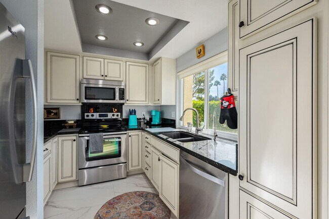 Building Photo - 6071 Hazeltine Plaza