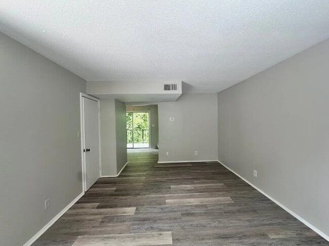Building Photo - 1491 Sherwood Dr