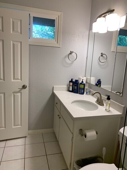 2nd master bedroom with its own bathroom - 1207 E Loyola Dr