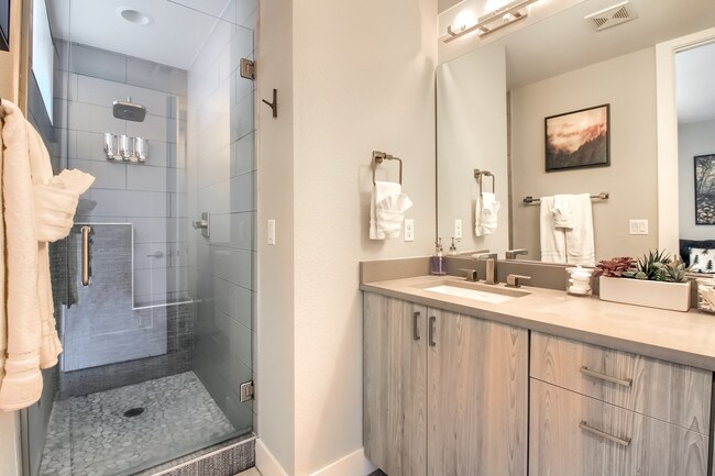 Building Photo - 1323 Elati St