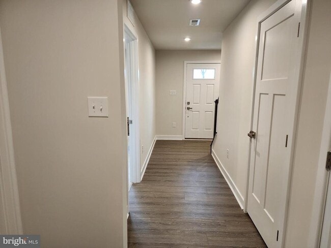 Building Photo - 321 E Cochran St