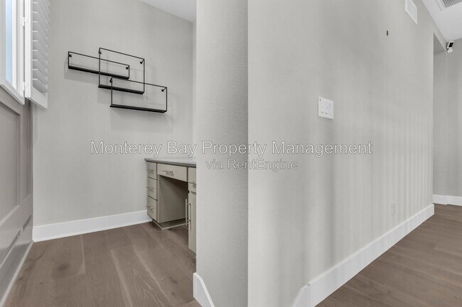 Building Photo - 240 Bungalow Dr