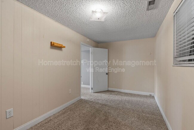 Building Photo - 33 Pershing Lake Dr