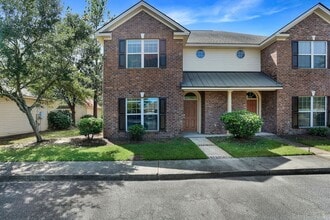 Building Photo - 3 bedroom 2.5 bath townhome in Carriage Square @ Morgan Pines