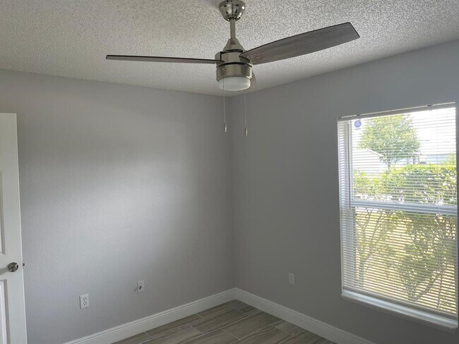 Building Photo - 1879 Laredo Dr