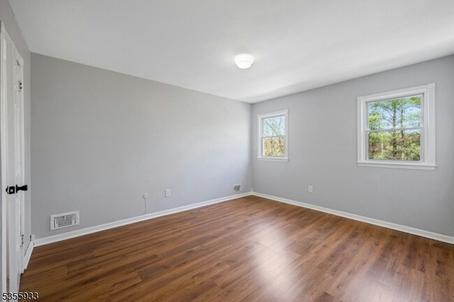 Building Photo - 238 Lakewood Dr