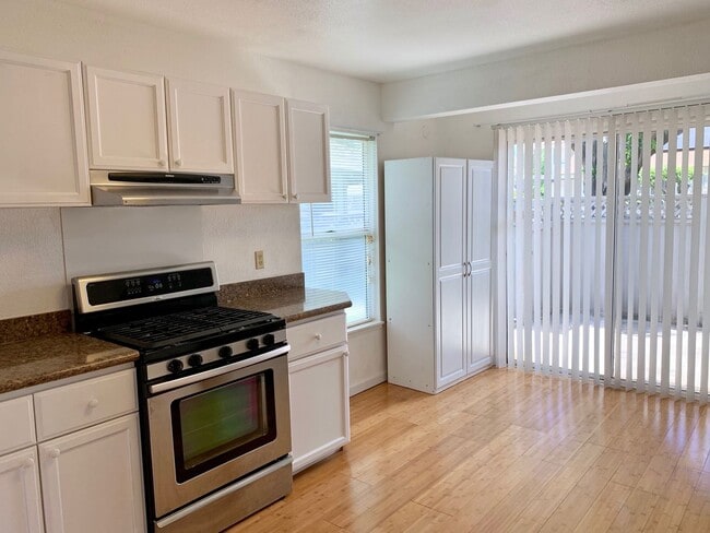 Building Photo - Stunning 3-bedroom and 3-bathroom Home (Ka...