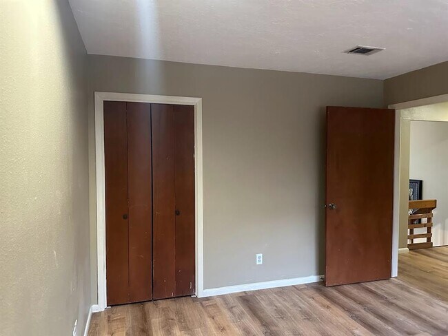 Building Photo - 24468 Country Clb Dr