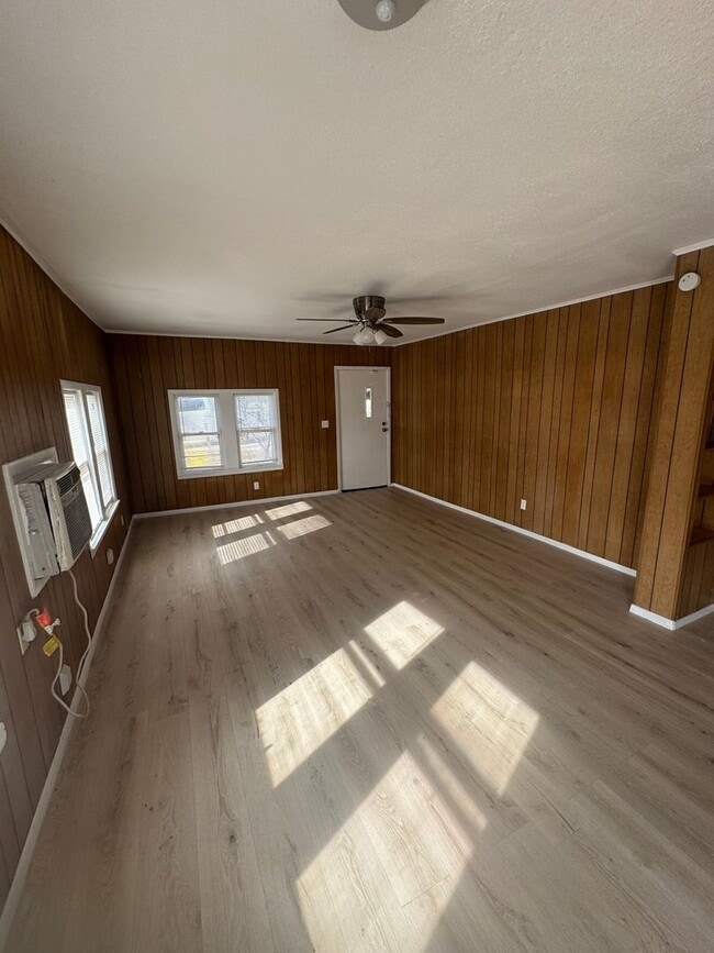 Building Photo - 2 bedroom, 1 bath