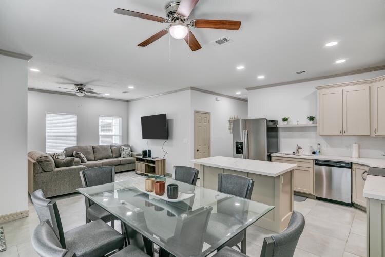 Building Photo - 2923 Pecos St