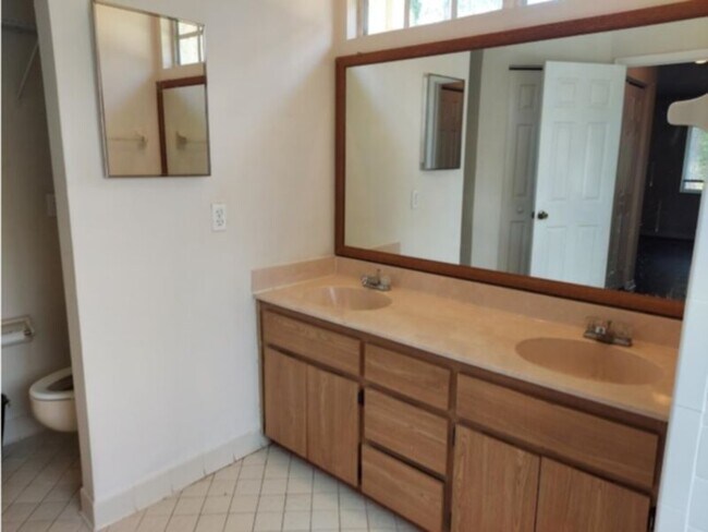 Building Photo - Palm Coast, FL 3 Bedroom House/2 Bath Avai...