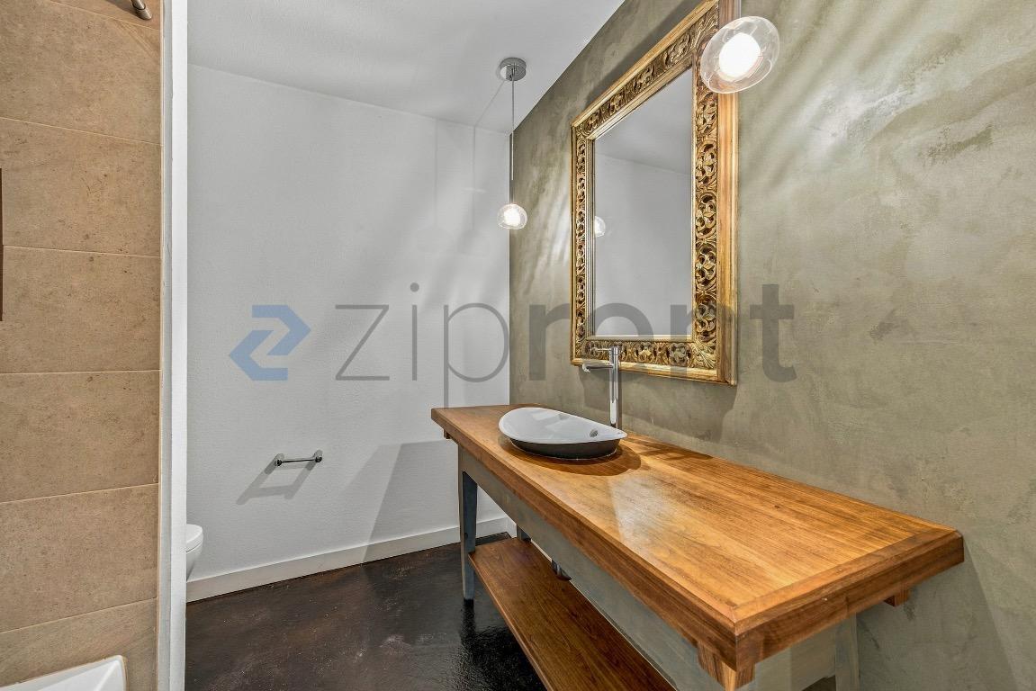 Building Photo - Unit