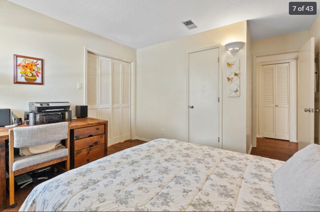 Building Photo - Downtown Third-Floor Penthouse Condo