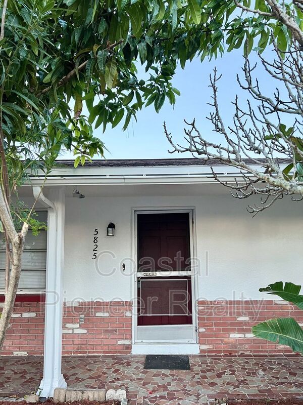 Building Photo - 5825 Elm St