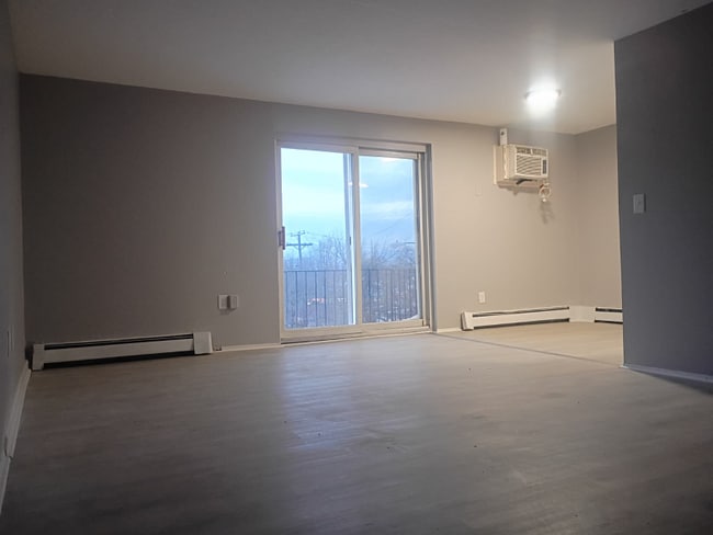 Building Photo - 13540 Superior Rd